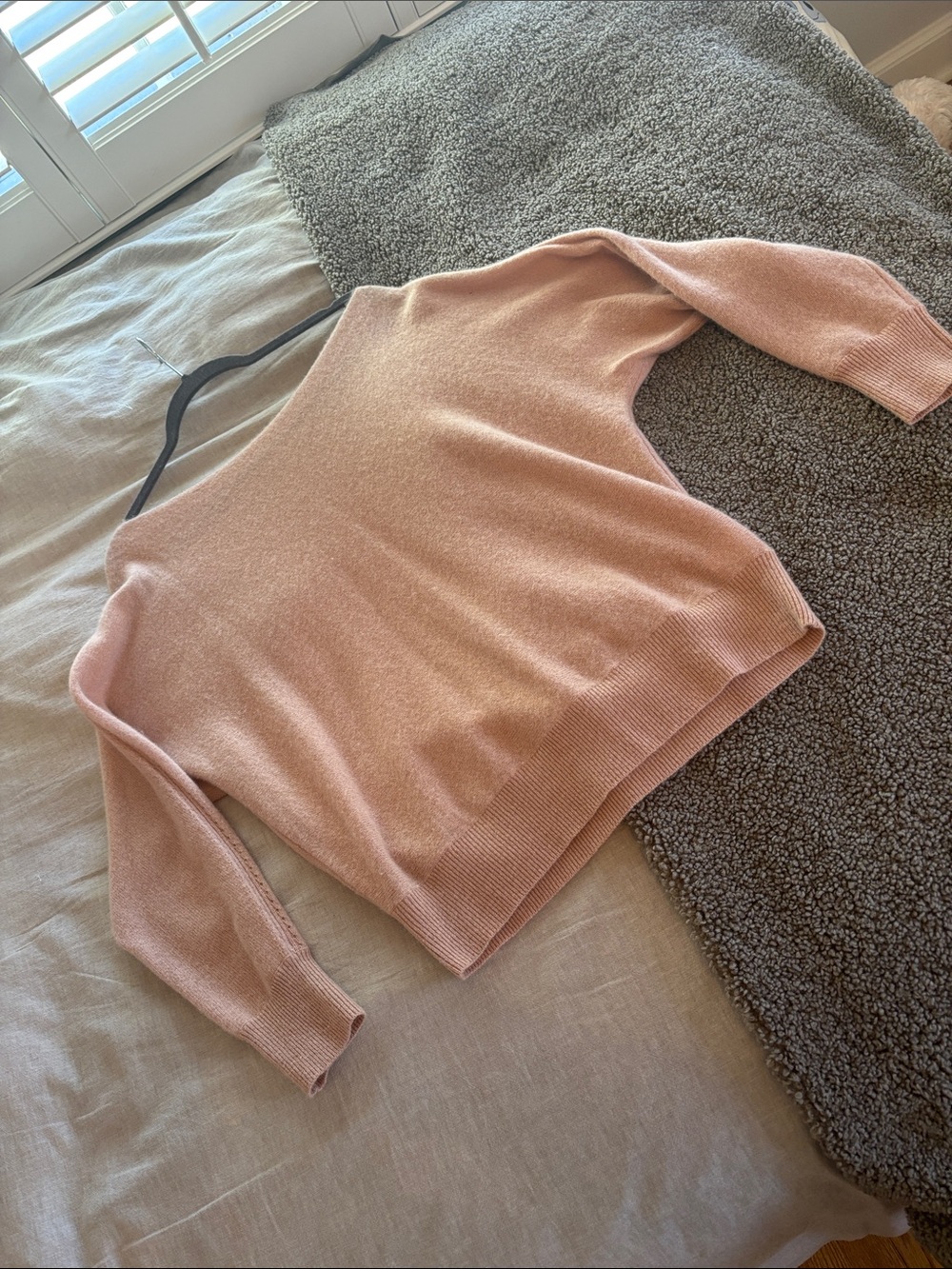 White + Warren 100 % cashmere sweater